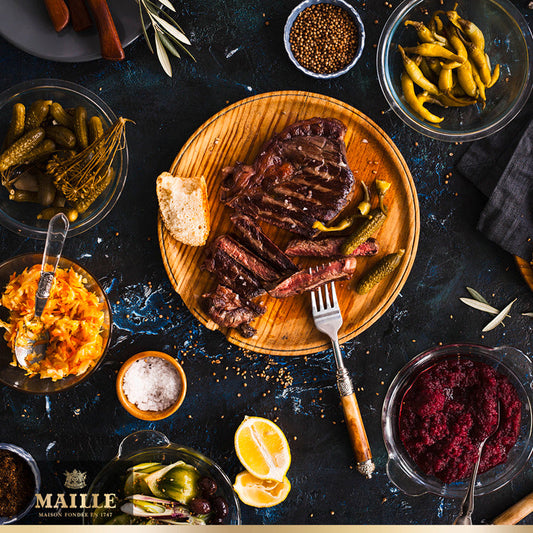 Tataki de bœuf aux jeunes oignons & au sésame relevé par la moutarde Maille