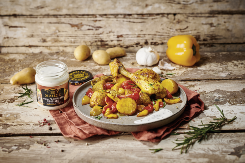 Pilons de poulet, pommes grenailles, poivrons & sauce au Parmigiano Reggiano Maille
