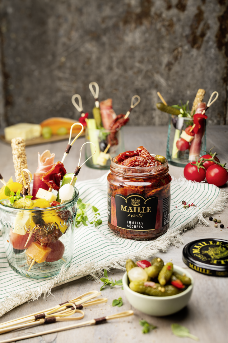 Bocal gourmand au jambon cru, gressins et tomates séchées