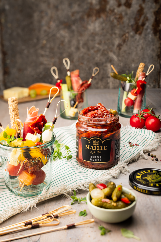 Bocal gourmand au jambon cru, gressins et tomates séchées