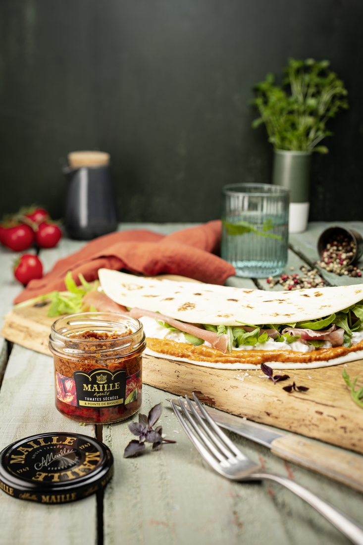 Piadina au jambon cru, Pecorino et tartinable Maille tomates séchées