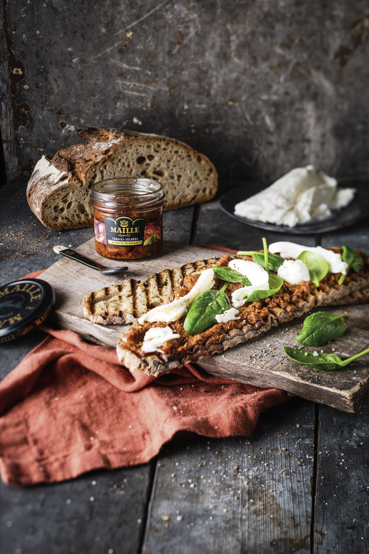 Bruschetta épinards, mozzarella et tartinable tomates séchées