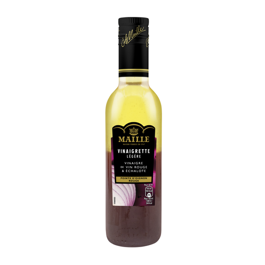 Vinaigrette légère Maille au vinaigre de vin rouge et à l’échalote, présentée dans une bouteille en verre transparente. L’étiquette noire, bordeaux et dorée met en avant la recette élaborée à partir de vinaigre de vin rouge et d’échalote, avec une illustration d’oignon rouge. Cette vinaigrette prête à l’emploi apporte des saveurs équilibrées et gourmandes pour accompagner salades et préparations du quotidien.