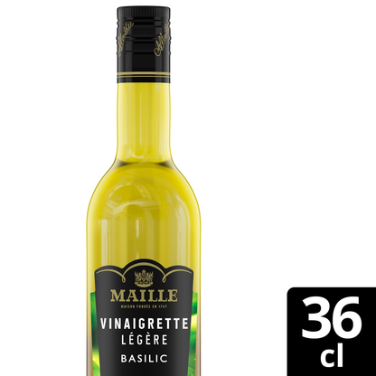 Zoom sur la bouteille de vinaigrette légère Maille au basilic avec pointe de miel. Le visuel met en avant la partie supérieure du produit, avec l’étiquette noire et dorée « Vinaigrette Légère Basilic » et la mention du format 36 cl affichée dans un encart noir. La bouteille en verre laisse apparaître la vinaigrette aux teintes dorées, sur fond blanc.