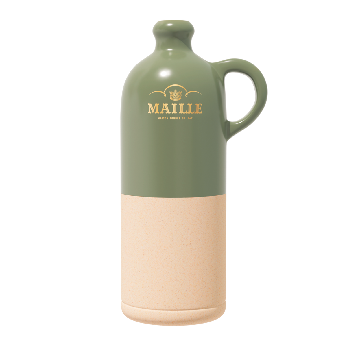 Cruche Maille en céramique bicolore avec partie supérieure vert sauge brillante et base beige naturel mate. Dotée d’une anse élégante et ornée du logo Maille doré sur la face avant, elle est présentée sur fond clair dans un style épuré et contemporain.